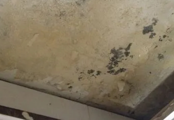 南溪阳台漏水维修公司分享下南溪卫生间渗水维修需要注意哪些问题。